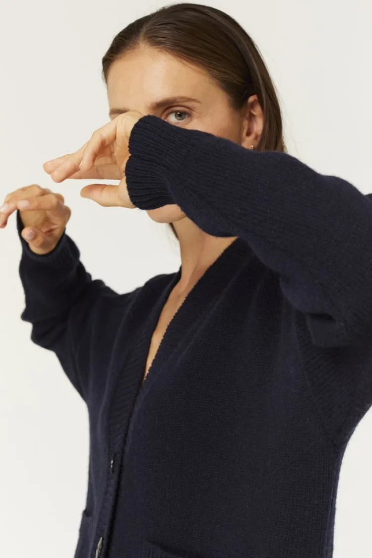 beaudelaire_cardigan_4-2.webp Gris Beaudelaire Cardigan Navy Best