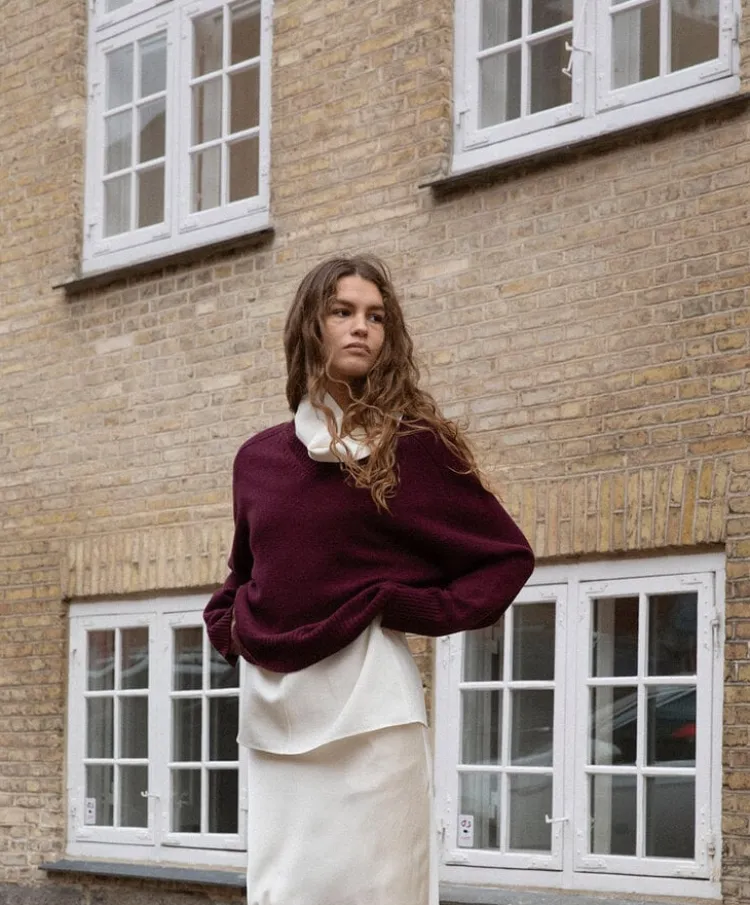 cassis_sweater_1.webp Gris Cassis Sweater Burgundy Outlet