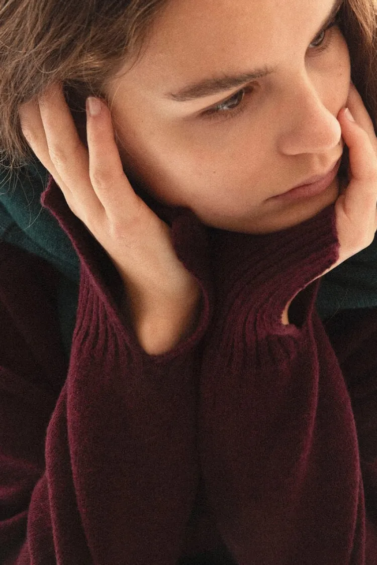 cassis_sweater_2.webp Gris Cassis Sweater Burgundy Outlet