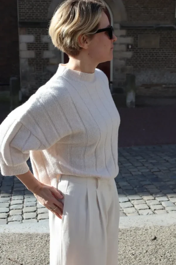 7115 Mid- Poet Mockneck Sweater Wheat New