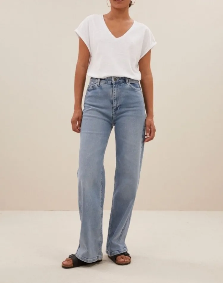 momi_logo_top_1-1.webp By Bar Momi Logo Top Bright+white Clearance