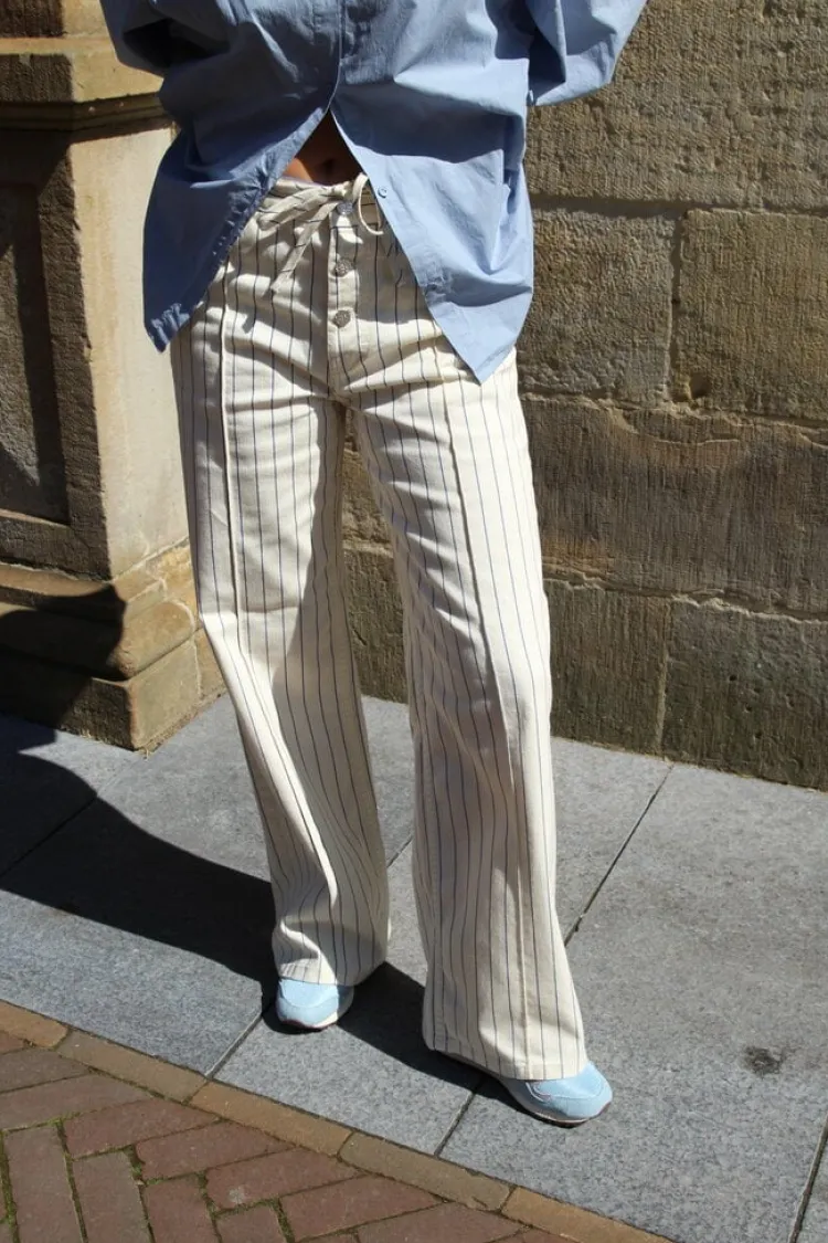 ninia_pants_1.webp Baum und Pferdgarten Ninia Pants White+Sand+Pinstripe Outlet