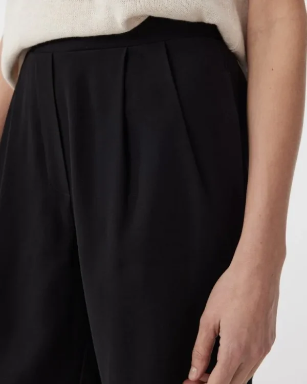 Knit-ted Philo Short Black New