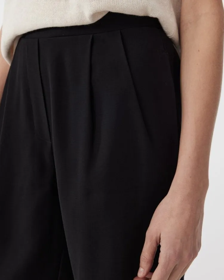 philo_short_2.webp Knit-ted Philo Short Black New