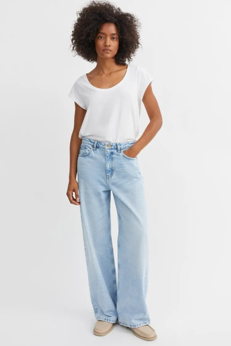willow_wide_jeans_0.webp Skall Studio Willow Wide Jeans Worn+Light+Blue Best
